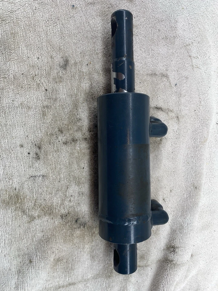 Kubota G6200 HST Mower Deck Lift Hydraulic Cylinder - Image 1 of 2