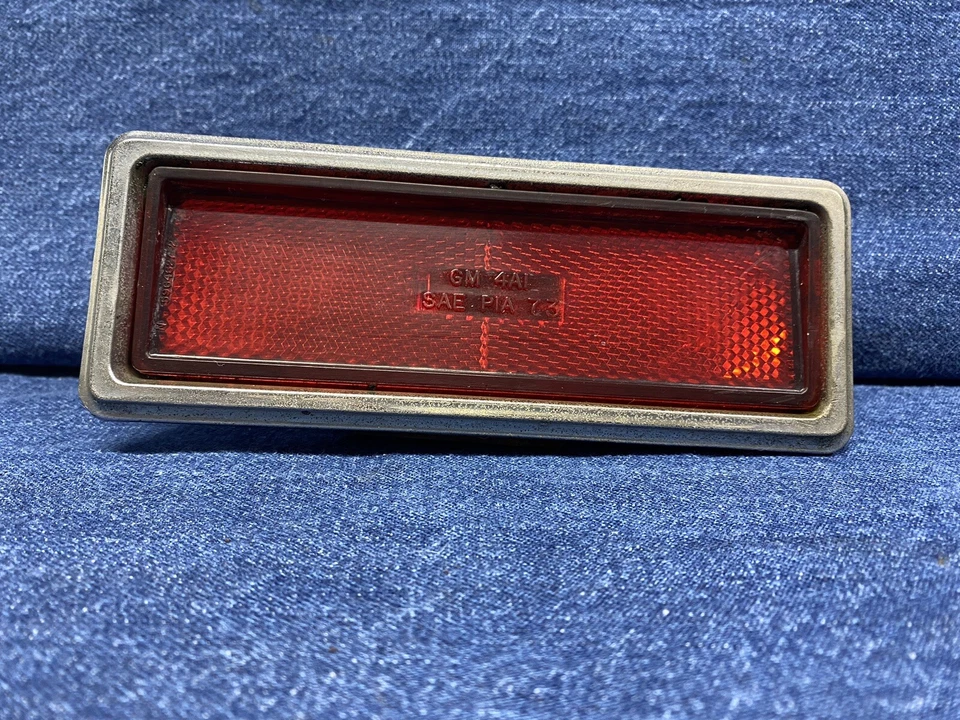 1973-1976 Buick Century правый задний 1/4 панель крыла боковой габаритный фонарь 59674391 - Изображение 1 из 4