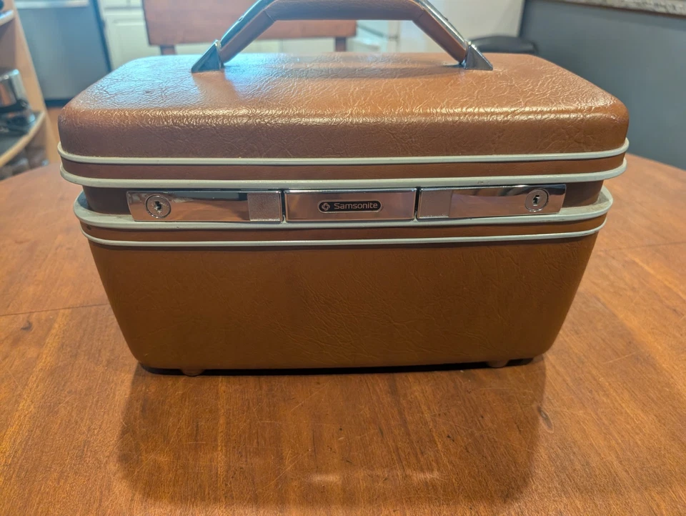 H7 - Samsonite Vintage Burgundy Overnight / Train Hard Case - Image 1 of 1