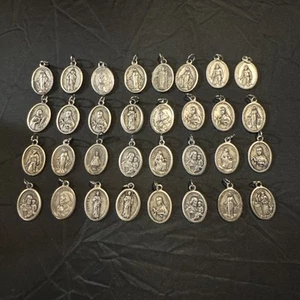 Vintage Miraculous Medals | Catholic Saint Medals Lot Of 32 Pieces - Picture 1 of 3