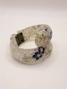 Vintage Lucite 1950s Confetti Hinged Clamper Bracelet Silver Glitter Blue Flower - Picture 1 of 6