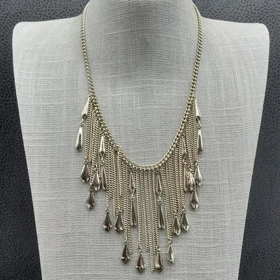 Collar con flecos y babero de mercado negro de la Casa Blanca tono dorado lágrima colgante Foto 1 de 4