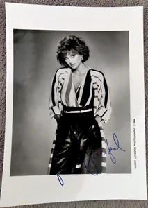 VINTAGE 1984 VICTORIA PRINCIPAL SIGNED AUTOGRAPHED 5" X 7" B & W PHOTO ACTRESS - Picture 1 of 3