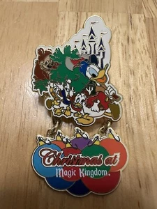 WDW 2002 Christmas at Magic Kingdom Dangle Pin 17941 Donald & Nephews LE 3500 - Picture 1 of 2