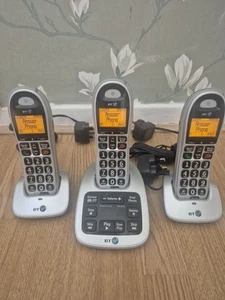 BT4600 Potrójna słuchawka Telefon komórkowy z dużym przyciskiem i automatyczną sekretarką Używany - Zdjęcie 1 z 11