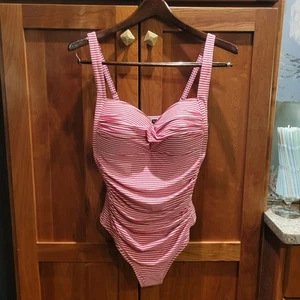 NWOT Nip Tuck Swim One Piece Swimsuit 10 Tummy Control Multi Fit Cup Red Striped - Picture 1 of 13