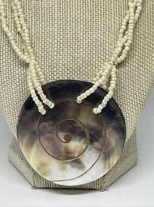 Vintage large shell necklace - Picture 1 of 9