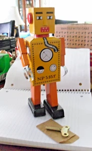 Lilliput Litho Tin Mechanical Robot w/ Original Box-Collectors Edition - Picture 1 of 8