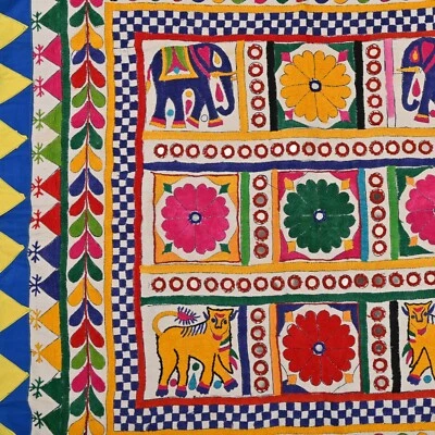 Tapiz colgante de pared asiático vintage con estampado floral y animal. Foto 1 de 4