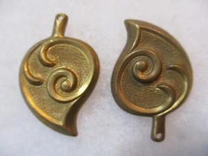 Vintage Stamped Brass Art Deco Leaf Stampings, Drilled Jewelry Component 30x19mm - Picture 1 of 5