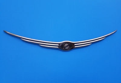 06 07 08 09 10 CHRYSLER PT CRUISER CAPÓ DELANTERO EMBLEMA INSIGNIA SÍMBOLO USADO OEM A8 Foto 1 de 4