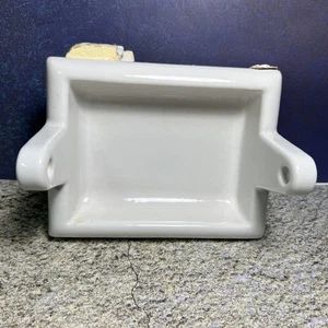 Alter weißer Porzellan Keramik Toilettenpapierhalter in der Wand - Bild 1 von 6