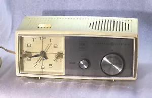 General Electric GE Solid State AM Alarm Clock Radio Model C-1433C LEMON ICE - Picture 1 of 7