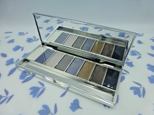 Clinique Limited Edition Eye Shadow 8 Pan Palette. Wear Everywhere Blues. New - Picture 1 of 11