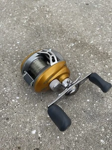 Pflueger Asaro 6:4:1 8 ball bearing Baitcast Reel - Picture 1 of 7