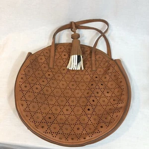 Bolso de Mano Circular Carlos by Carlos Santana Marrón 13"" x 13"" RN# 67508 - Imagen 1 de 10