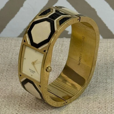 Reloj Brazalete Kate Spade Delacorte When In Rome Esmalte Blanco y Negro Batería Nueva Foto 1 de 4