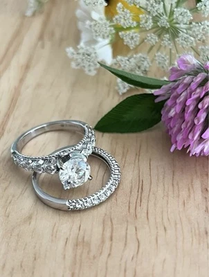 Juego de anillos de compromiso solitario de diamantes naturales de 1,8 quilates de oro de 14 quilates talla 8 Foto 1 de 4