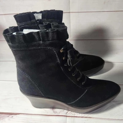 Stuart Weitzman - Botas al tobillo de cuña con cordones de gamuza negras con volantes - Para mujer 8M Foto 1 de 4