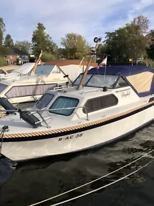 Motorboot Yachtwerft Berlin mit Trailer - Bild 1 von 10