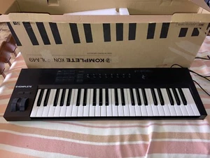Native Instruments Komplete Kontrol A49 - Midi Keyboard controller - Foto 1 di 5