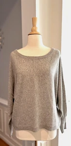 BCBG MaxAzria Womens M Light Gray Long Sleeve Pullover Sweater Wool Cashmere Top - Picture 1 of 4