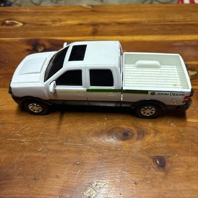 Camioneta pickup John Deere 1:32 Die Cast cabina extendida blanca 8 pulgadas Foto 1 de 4