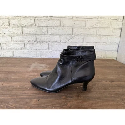 Botines Cole Haan de cuero negro con detalle de hebilla para mujer talla 8,5AA Foto 1 de 4