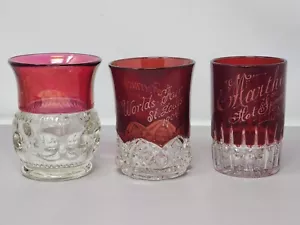 Set 3 bicchieri souvenir antichi rosso rubino con disegni incisi e accenti chiari - Foto 1 di 8