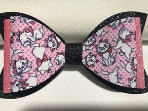 ARISTOCATS MOÑO DE PELO DE 3 CAPAS. NEGRO, ROSA Y BLANCO. 4.5" X 2.5", HECHO EN CASA - Imagen 1 de 3