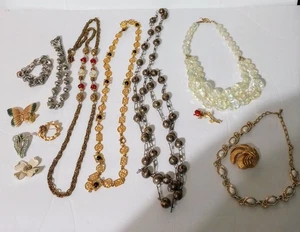 13 Piece Wearable Bundle Costume Jewelry Lot - Picture 1 of 10