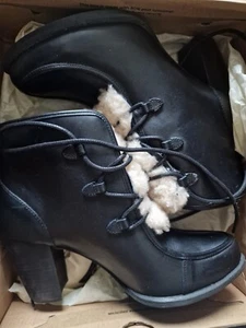 UGG ANALISE BLACK LEATHER EXPOSED FUR/ SHEEPWOOL ANKLE BOOT UK 7 US 8.5/ EUR39.5 - Picture 1 of 11