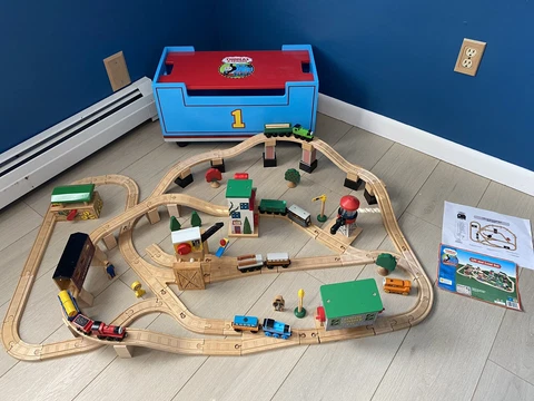 Thomas Wooden Railway Lift & Load Set Retired 2002 Cover