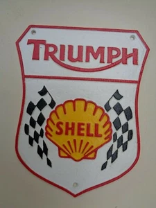 MUSCHEL / TRIUMPH Guss METALLSCHILD mit karierter Flagge .... super Geschenk Ref cm - Bild 1 von 1