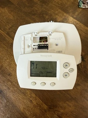 Termostato programable Honeywell FocusPRO 6000 5-1-1/5-2 días (TH6110D1005) Foto 1 de 2