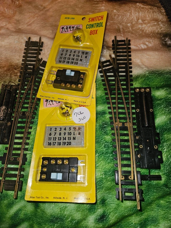 HO SCALE LEFT AND RIGHT SWICTHES WITH NEW CONTROLLERS, INV 706sw - Image 1 of 1