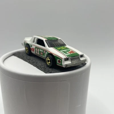 Hot Wheels Hot Ones Mountain Dew Racing Stocker Minty - Imagem 1 de 4