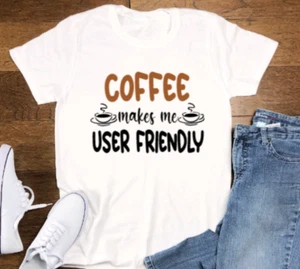 Camiseta de manga corta Coffee Makes Me fácil de usar, blanca, unisex - Imagen 1 de 2