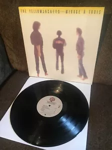 THE YELLOWJACKETS Mirage A' Trois 1983 Warner LP 1-23813 EXC-/EXC - Foto 1 di 1