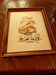 Vintage Bucilla enmarcado aguja niña con cesta de flores f - Imagen 1 de 6