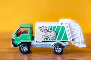 Vintage Majorette Toyota Garbage Truck - Ech 1/35 - Made in France - Picture 1 of 5