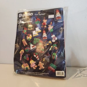 Vintage 1997 Bucilla Filz Applikation Weihnachten Spielzeug Box Set 100 Ornamente Kit - Bild 1 von 2