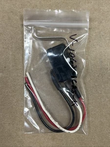 MICROINTERRUPTOR OMRON V-10G3-1C25-K CON PALANCA SPDT NO NC 10A 125/250V 1/2HP CABLES - Imagen 1 de 5