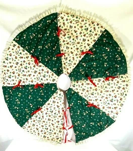 Vintage handgefertigter gepolsterter getäfelter Weihnachtsbaumrock mit Bindeverschluss/Spitzenkante/EUC  - Bild 1 von 11