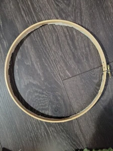 Lot of 4 Vintage Wooden Round Embroidery Cross Stitch Hoops Screw 9 in 8 in - Picture 1 of 4