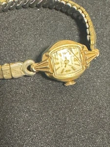 Vintage Bulova Women 17 Jewels M1 10k Gold R.G.P. Bezel wrist watch - Picture 1 of 5