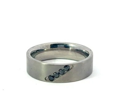 Anillo de banda de diamantes negros tratados de titanio de 0,12 quilates para hombre de 7 mm Foto 1 de 4