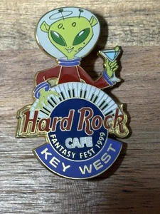 HARD ROCK CAFÉ 1999 KEY WEST FANTASY FEST ALIEN CON MARTINI - PIN HRC - Imagen 1 de 3
