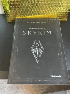 The Elder Scrolls V Skyrim Official Game Guide / Strategy Book + map included - Picture 1 of 12