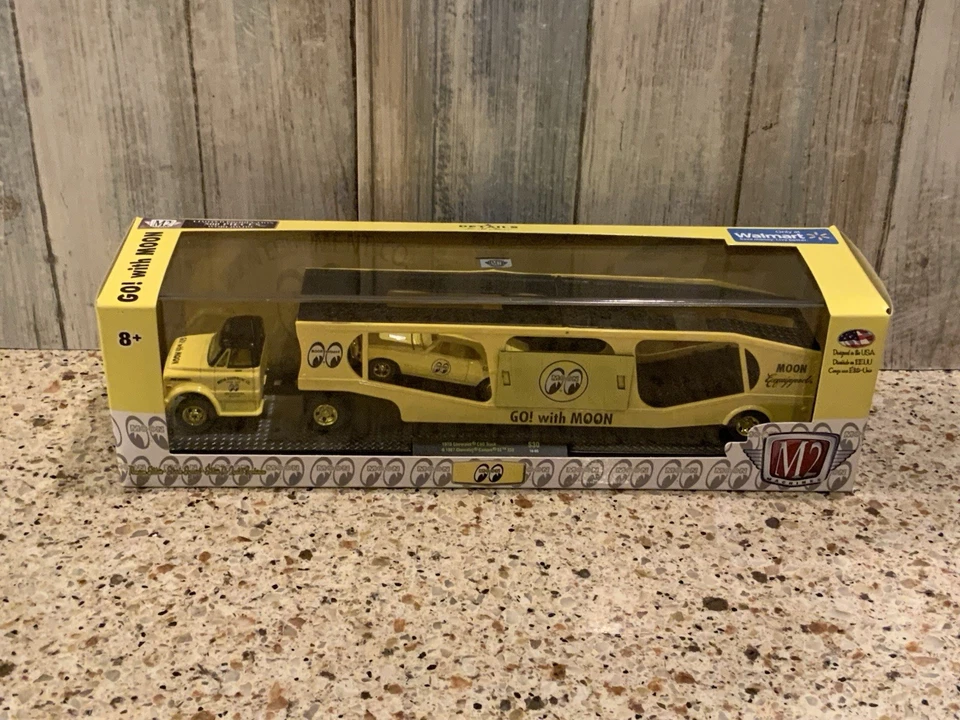 M2 Machines CHASE 1970  Chevy C-60  1967 Camaro SS Car Moon Equipped Auto-Hauler - Image 1 of 4